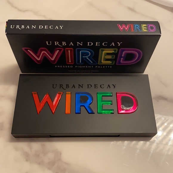 Wired Pressed Pigment Palette
URBAN DECAY - Picture 5 of 9